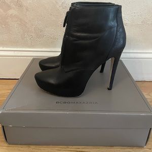 BCBG MAXAZRIA MA-PERRO LEATHER BOOTIE SZ 10